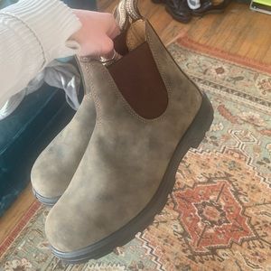 Classic blundstone boots, brand new!